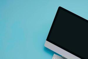 Desktop computer mockup with blank screen on muted background photo