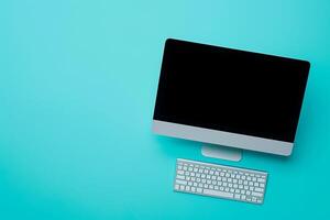 Desktop computer mockup with blank screen on presentation background photo