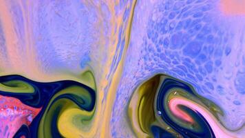 abstrakt bakgrund med psychedelic målning i färgrik levande färger. organisk effekt med vätska målning rör på sig och glidning långsamt. virvlar och spridning. video