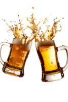 twee bier mokken gerinkel met spatten proost, geïsoleerd Aan transparant achtergrond png