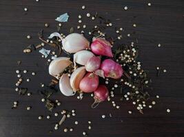 shallots and garlic sprinkled with coriander and dried tea leaves photo
