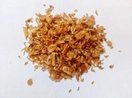 Roasted Onion Isolated, Dry Onion Pieces, Bulb Chips, Deep Fried Vegetable, Caramelized Shallot Sprinkles, Crispy Fried Onions on White Background photo