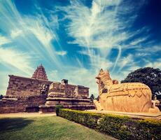 Gangai que pasa cholapuram templo. tamil nadu, India foto