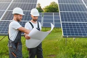 Project manager discuss with worker installation process of solar panel photo
