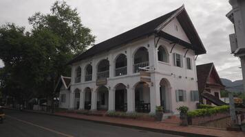 Luang Prabang, Laos - November 14, 2023 - The fusion of traditional architecture and Lao urban structures with those built by the European colonial authorities in the 19th and 20th centuries video