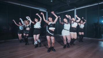 sincronizzato danza prestazione nel studio video