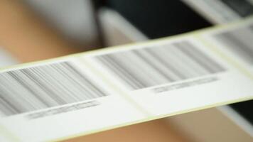 Barcode, label-generating machine video