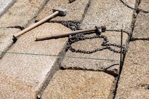 tools for masonry work with granitic ashlars photo