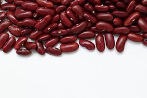 parte superior ver de rojo riñón frijoles aislado en blanco antecedentes foto