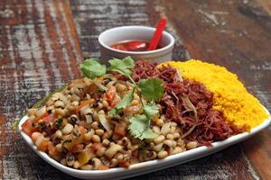 String beans, dried meat and farofa photo