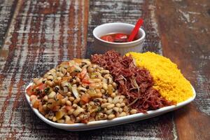 String beans, dried meat and farofa photo
