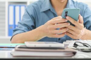 Smooth Focus, group of web designers are working together to develop mobile responsive website with UI UX Front End Designer Previewing. website designers in form of mobile applications with UI UX photo