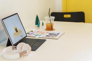 Smooth Focus, group of web designers are working together to develop mobile responsive website with UI UX Front End Designer Previewing. website designers in form of mobile applications with UI UX photo