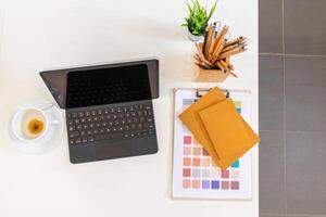 Smooth Focus, group of web designers are working together to develop mobile responsive website with UI UX Front End Designer Previewing. website designers in form of mobile applications with UI UX photo