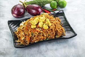 Stir fried noodles with prawn photo