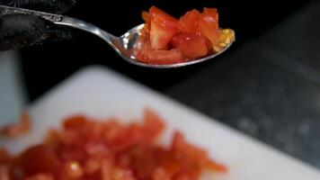 TIMBALE SALAD Ingredients avocado lemon juice tuna in its own juice Preparation Mash the avocado with a fork with salt and lemon juice Step by step cooking process video