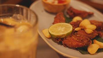 Crispy Fried Chicken Wings with Garlic and Lime video