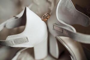 A ring is on a shoe photo