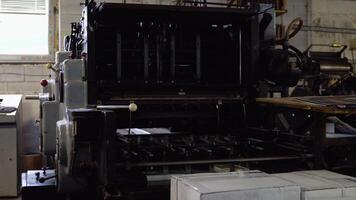 Offset printing machine, printing sheets video