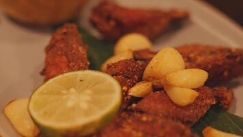 Crispy Fried Chicken Wings with Garlic and Lime video