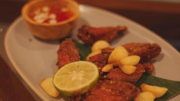 Crispy Fried Chicken Wings with Garlic and Lime video