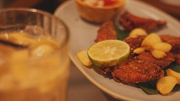 Crispy Fried Chicken Wings with Garlic and Lime video