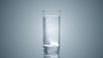 The tablet dissolves in water video