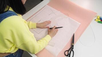 Artist used an unusual technique to create a prototype of future designer clothes in a model house. video