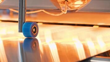 inoperative wheel of the packaging machine is not a hindrance to its ability to absorb metal sheets and encase them in cellophane. video