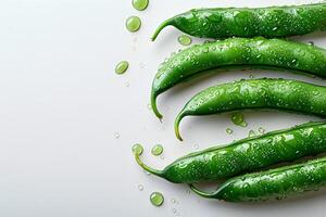 Fresco verde chile pimientos con agua gotas para culinario y comida fotografía valores imagen foto