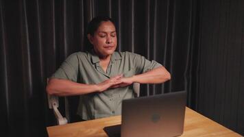 Stressed woman has a hard day, letting it go, reminding yourself to forget or let go of something, stress from hard work, calming down mental confusion, staying in the present video
