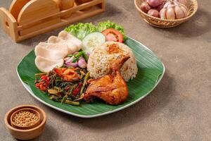Simangunsong rice is a combination of stir-fried rice with shrimp paste and fried chicken photo
