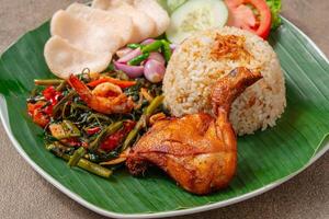 Simangunsong rice is a combination of stir-fried rice with shrimp paste and fried chicken photo