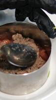 TIMBALE SALAD Ingredients avocado lemon juice tuna in its own juice Preparation Mash the avocado with a fork with salt and lemon juice Step by step cooking process video