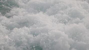 Experience dynamic ocean waves with foam and refreshing colors that captivate the eye video