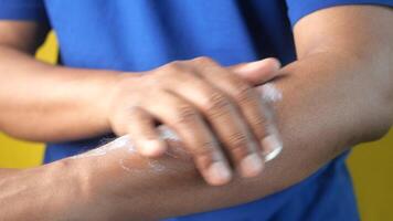 Applying Cream on Skin An InDepth Comprehensive Guide to Your Daily Skincare Routine and Care video