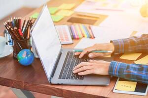 Smooth Focus, group of web designers are working together to develop mobile responsive website with UI UX Front End Designer Previewing. website designers in form of mobile applications with UI UX photo
