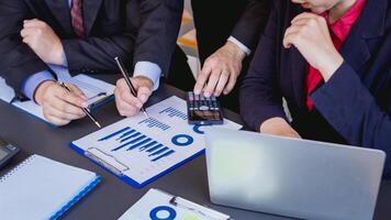 The consulting business is popular for business people who are starting a new business to seek advice in the office or request online consultation from a team of knowledgeable and capable consultants. photo