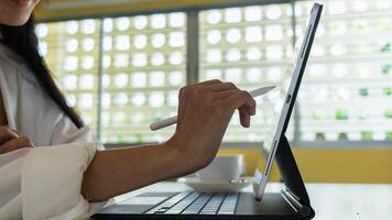 Smooth Focus, group of web designers are working together to develop mobile responsive website with UI UX Front End Designer Previewing. website designers in form of mobile applications with UI UX photo