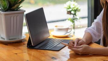 businesswoman is using a smartphone app to contact a business consultant remotely during the coronavirus pandemic to talk to and consult with Consulting on business issues that are in trouble photo