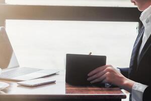 The consulting business is popular for business people who are starting a new business to seek advice in the office or request online consultation from a team of knowledgeable and capable consultants. photo