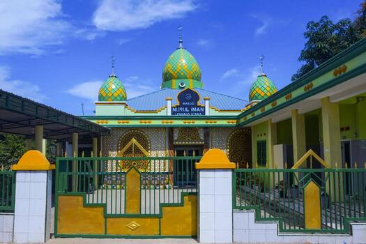The view of the mosque and its dome can be seen from the front, creating an amazing view photo