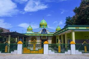 The view of the mosque and its dome can be seen from the front, creating an amazing view photo