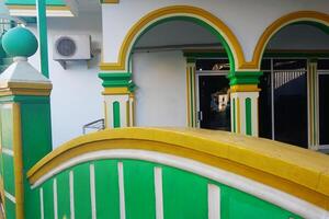the texture of the mosque fence is green and yellow during the day photo