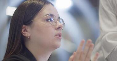 Modern businesswomens using hand gestures to explain business tasks to their colleagues, showcasing effective communication, collaboration, and problem-solving in a contemporary corporate setting video