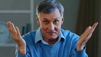Portrait elderly wrinkles man applauds expressing admiration sitting indoors gray-haired grandpa looking at camera prepare clap hands mature pensioner sincere cheering approval glad face surprised photo