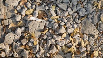 crushed stone on the ground with fallen leaves in the autumn season. photo