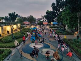 Tangerang Selatan, Indonesia, Juli 20, 2024. Many visitors to Pamulang Square or Pamulang Square Square in the afternoon. photo