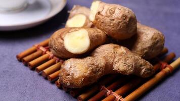 Ginger root is a natural remedy for cold and flu video