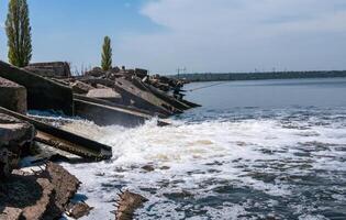 Dirty water is pumped into Hadzhibeysky estuary, fisherman catches poisoned fish photo